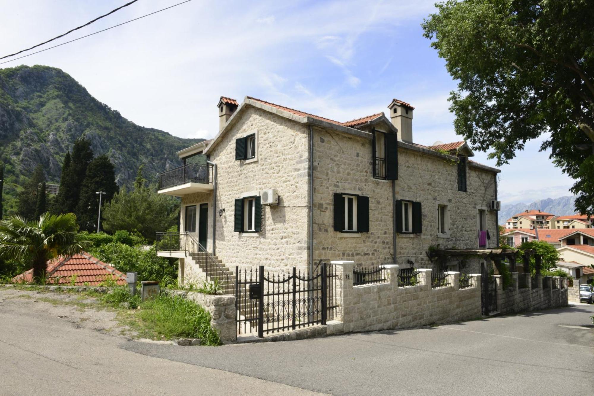 Apartment Andrea With Parking Kotor