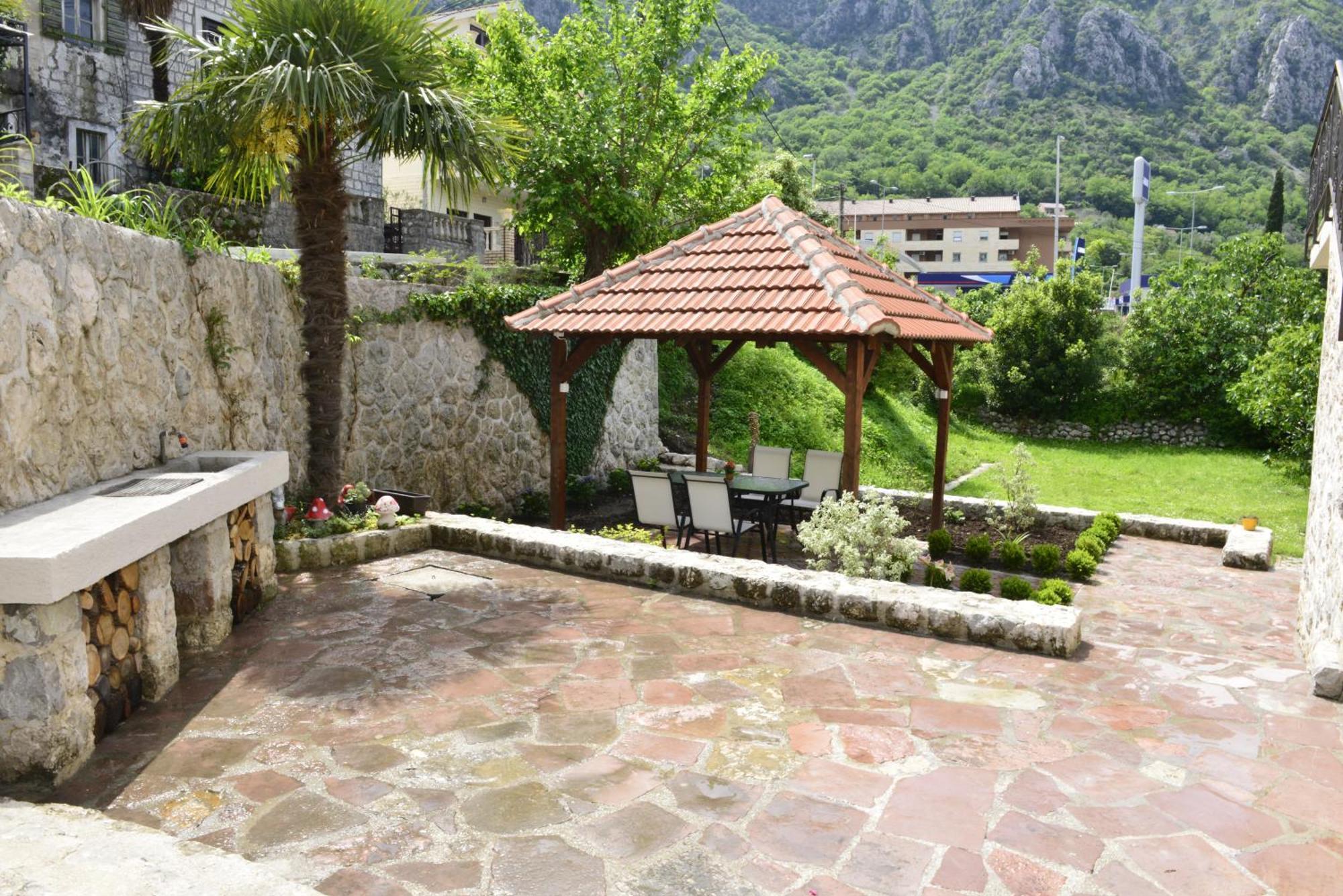 Apartment Andrea With Parking Kotor