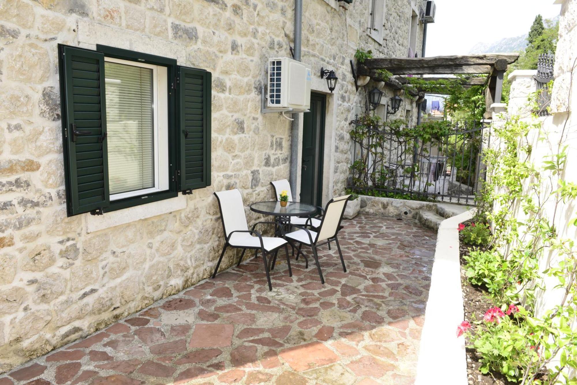 Apartment Andrea With Parking Kotor