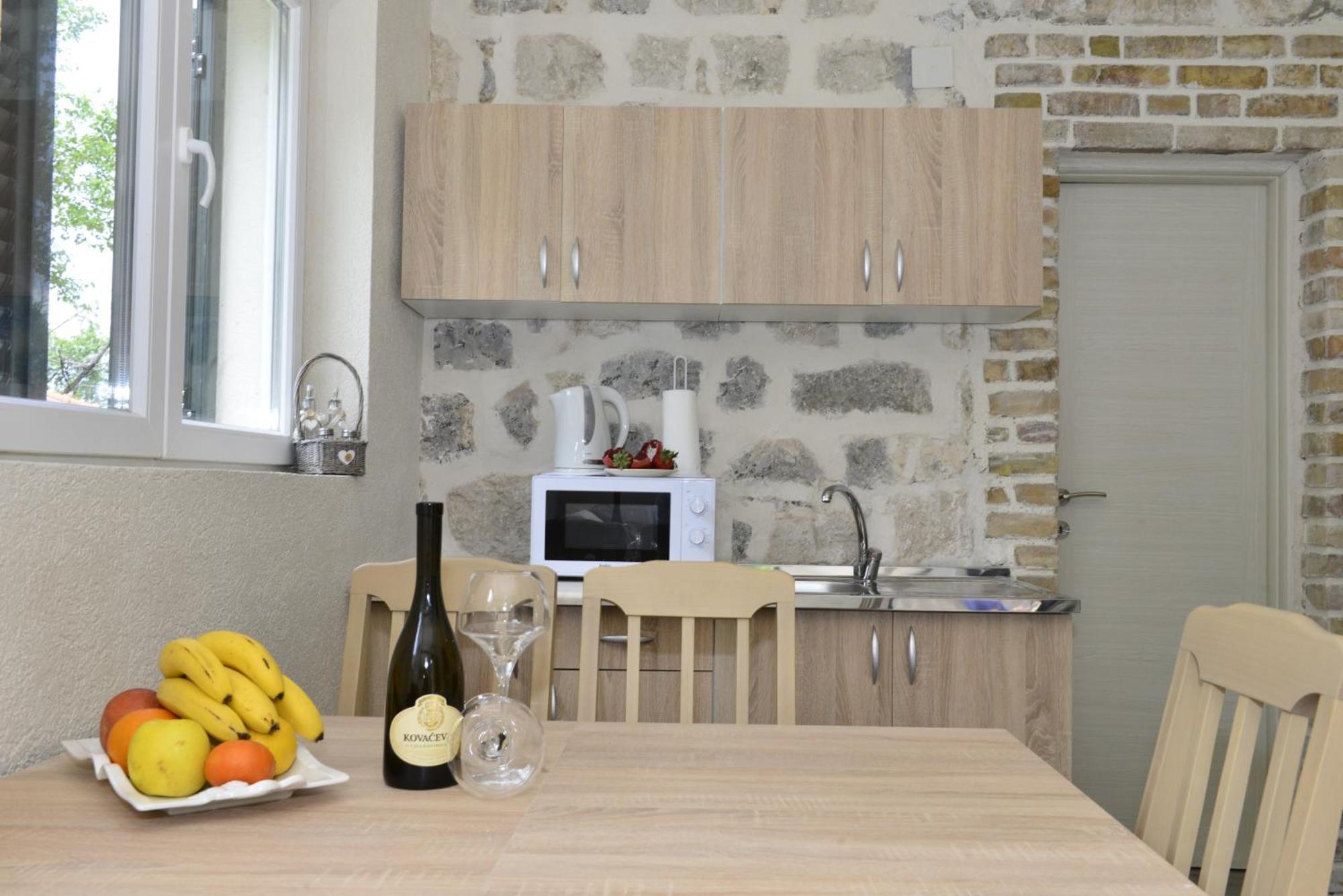 Andrea With Parking Apartment Kotor