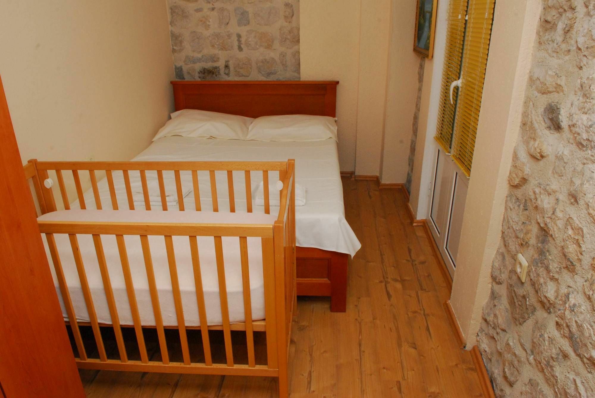 Apartment Andrea With Parking Kotor